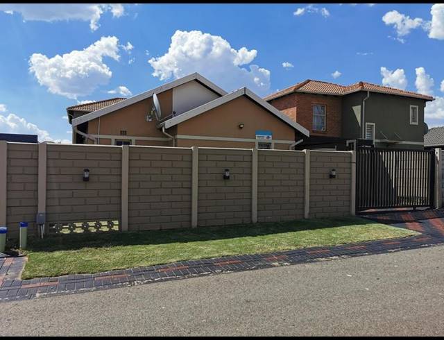 3 BEDROOM HOUSE FOR SALE IN ALBERTSDAL